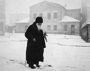 Roman-Vishniac---A-Town-Square,-Kazimierz,-Cracow,-Poland,-1936