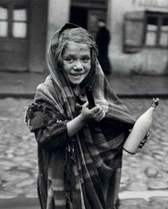 Roman-Vishniac---Father-earned-today-some-money-and-daughter-is-sent-for-milk,-1937