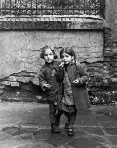 Roman-Vishniac---Girls